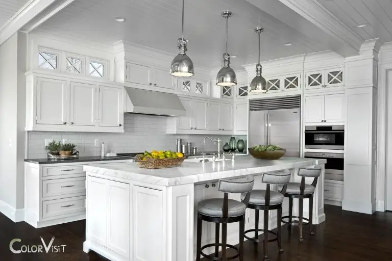 Contrasting Cabinets and Countertops