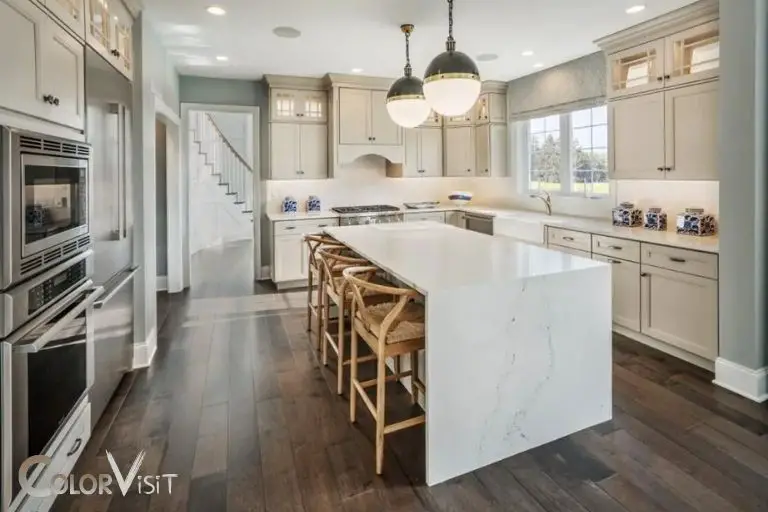 what color cabinets go with white marble countertops