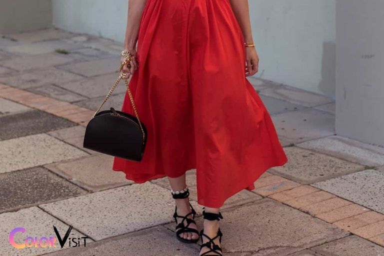 what-color-shoes-to-wear-with-a-wine-red-dress-gold-black