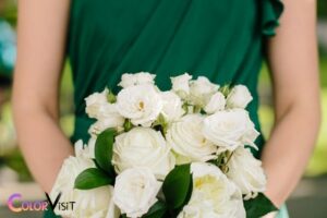 What Color Flowers Go With Emerald Green Dress?White,Peach