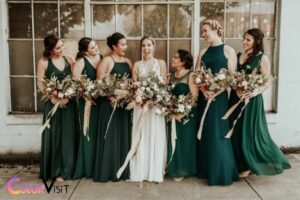 What Color Goes With Emerald Green for a Wedding? Gold,Ivory