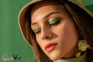 What Color Lipstick Goes With Green Eyeshadow? Warm nude