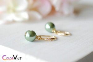 What Color Jewelry Goes With Sage Green? Gold, Silver Tones