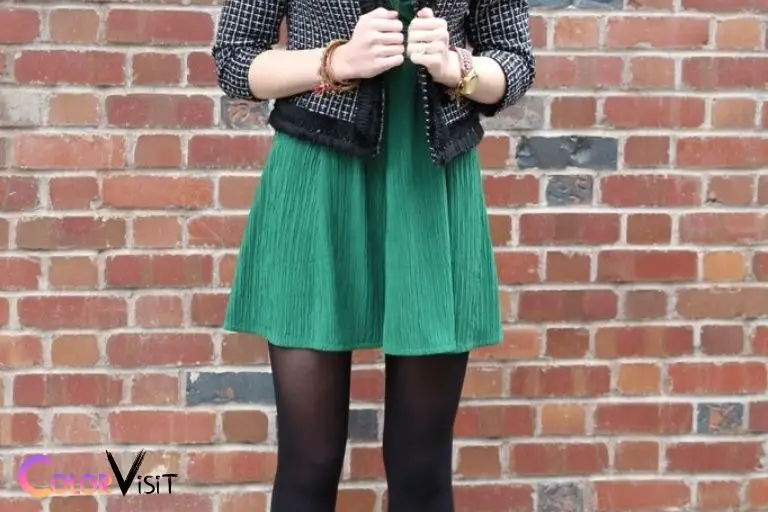 what color tights with green dress